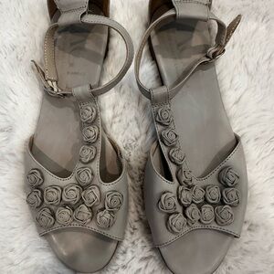 Attilio Giusti Leombruni Gray Floral Sandals